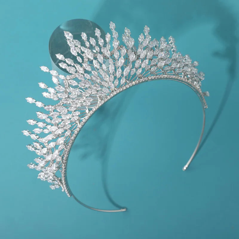 Tiara de Brilhantes "Milena" Para Noivas e Debutantes